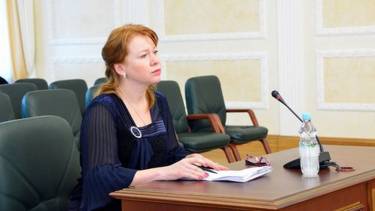 Вкрала чай та годинник: суддю зняли з посади