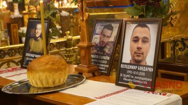Молитва за справедливий мир: у Вінниці пройшов молебень за загиблими військовими