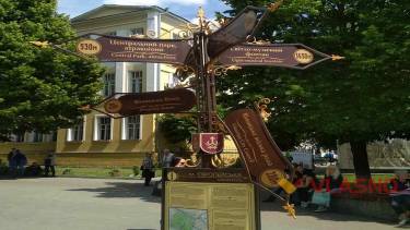 Дороговказ на Європейській площі у Вінниці &laquo;дивиться в землю&raquo;