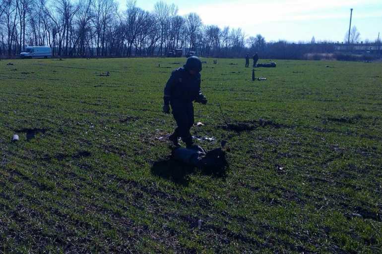 рятувальники ліквідовують наслідки пожежі у Балаклії фото