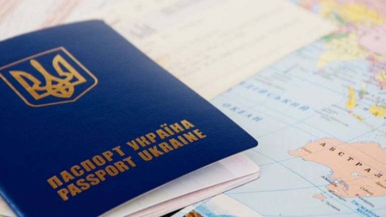 У листопаді вступають в силу нові тарифи на оформлення закордонного паспорту