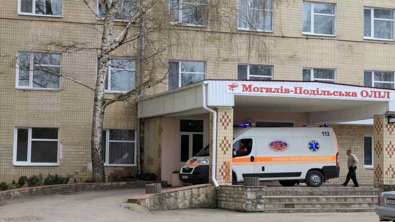 З поминального обіду - до лікарні: на Вінниччині знову масове отруєння