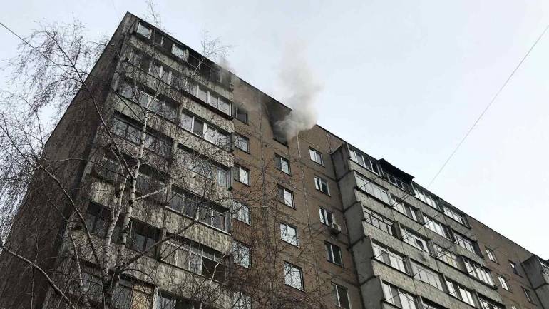 Пожежа на 10 поверсі: вінницькі рятувальники евакуювали кількох мешканців