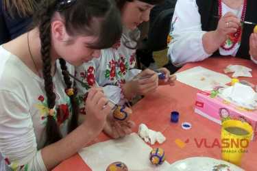 малювання писанок в бібліотеці імені Тімірязєва фото