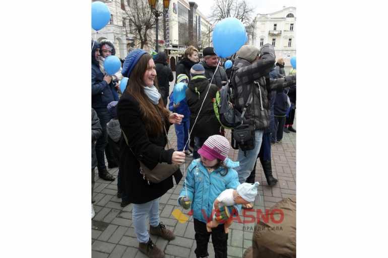 флешмоб на підтримку дітей з аутизмом у Вінниці фото