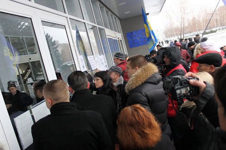 Мешканці Кривого Рогу штурмували міську раду