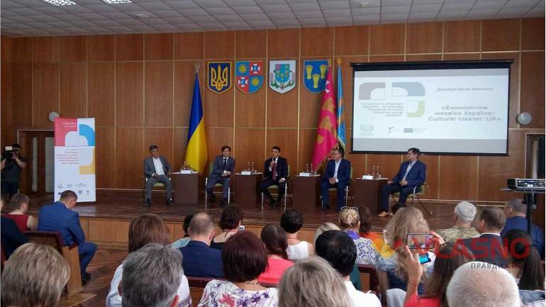 Гройсман на Вінниччині пообіцяв дати на культуру в містечках 50 мільйонів