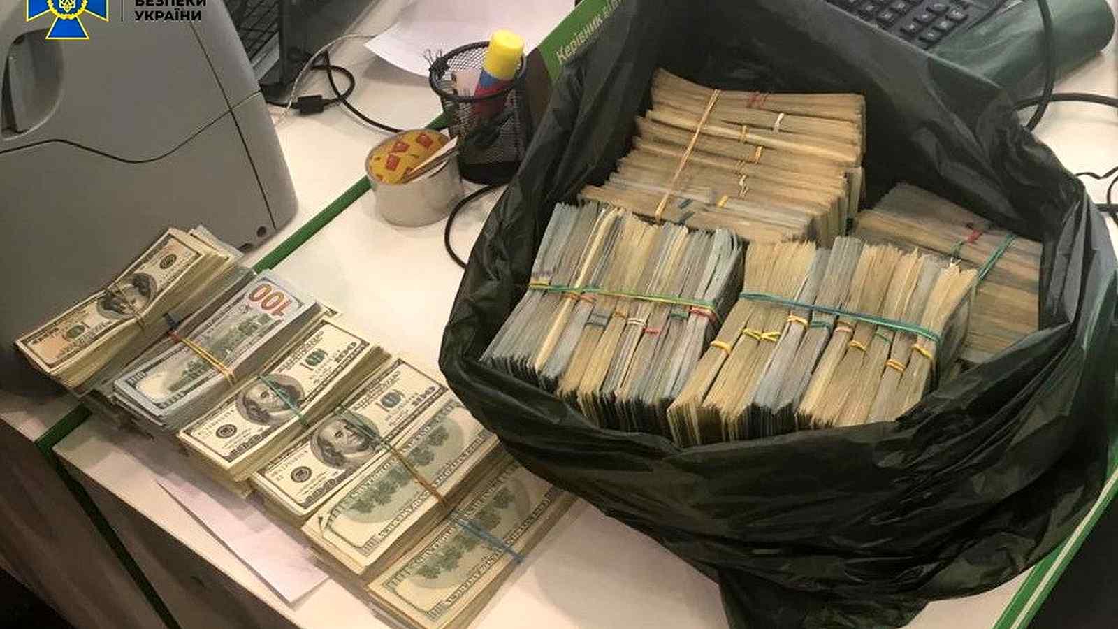 В Україні затримали чоловіків, які продавали біодобавки від коронавірусу