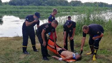 На Вінниччині рятувальники врятували чоловіка, яки ледь не втопився у Бузі