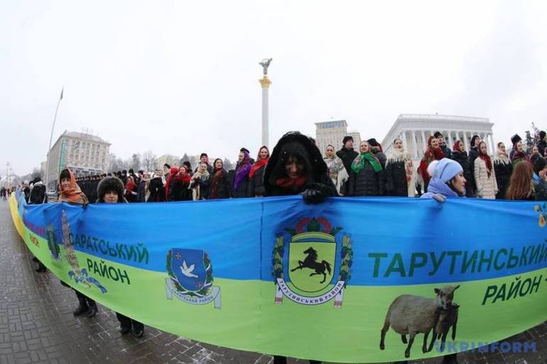 Всеукраїнська акція &laquo;Об'єднаймо Україну&raquo; завершилась розгортанням кілометрового прапору держави