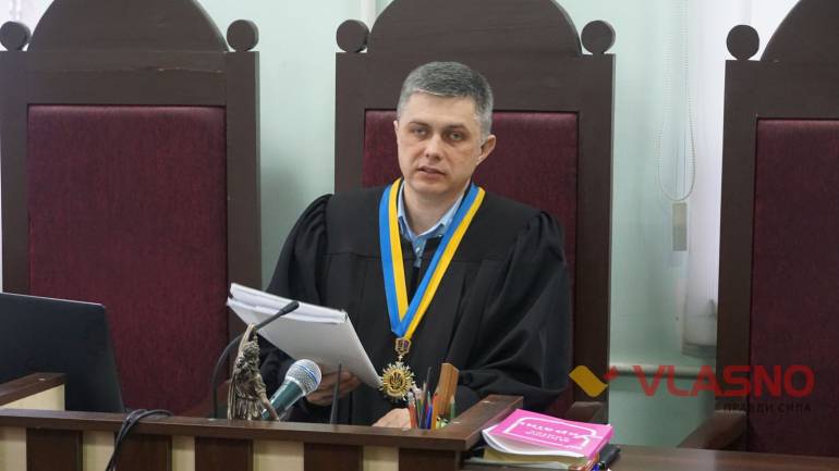 Через &laquo;перенапруження від тренувань&raquo; вінницький поліцейський, якого звинувачують у смерті активіста, не приходить на суд