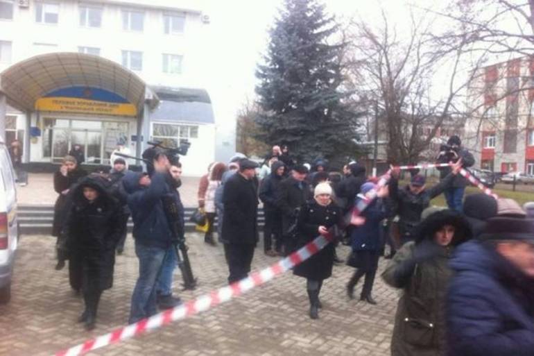 У Чернівцях в будівлі ДФС пролунав вибух, є постраждалі