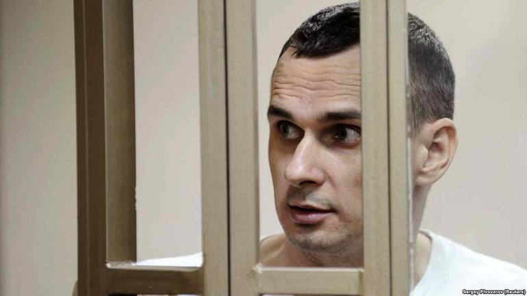 Відомі світові діячі закликали Меркель врятувати Олега Сенцова