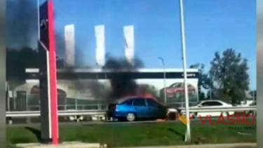 На виїзді з Вінниці горить автомобіль (ВІДЕО) (ОНОВЛЕНО)
