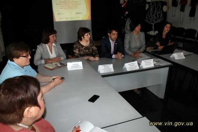 круглий стіл Чи достатньо бюджетних коштів для лікування онкопатології у населення області? фото