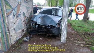 На Вінниччині п'яний водій протаранив зупинку