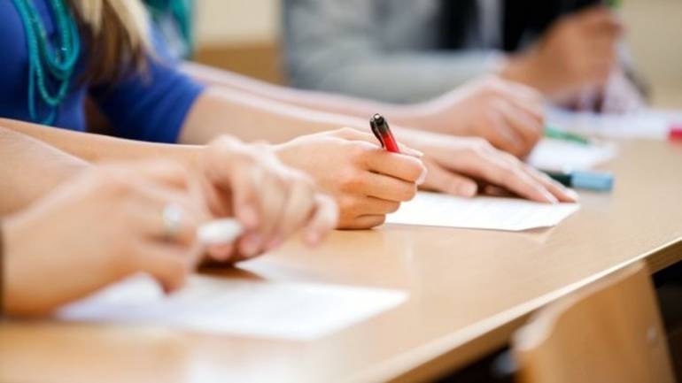 Учні дев&rsquo;ятих класів не складатимуть атестацію у формі ЗНО