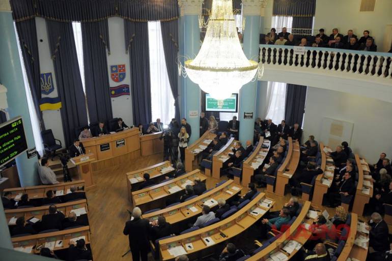 Обласні депутати запропонували не фінансувати газети, книги та святкові заходи
