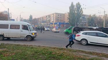 На Київській мікроавтобус &laquo;приліг&raquo; на бік