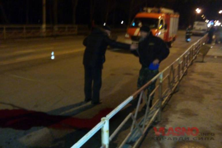 У аварії на Хмельницькому шоссе загинув 17 річний юнак. Його дівчина у лікарні