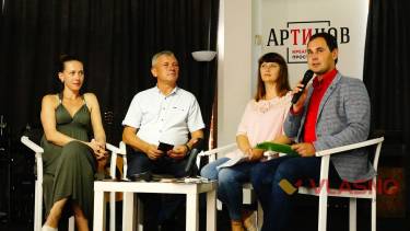 Реабілітація через творчість: АТОвці з Вінниччини зіграють ролі у виставі &laquo;Сто тисяч&raquo; (ФОТО)
