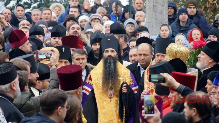 &laquo;Тітушки&raquo; та молитви за патріарха Кирила &ndash; до Вінниці приїхав архієпископ Варсонофій (ФОТО)