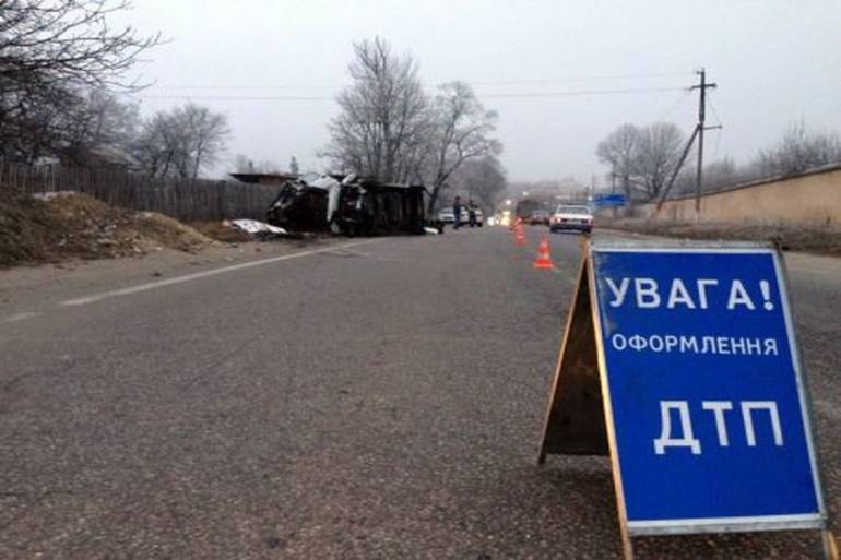 Калинівчанин на вкраденому мікроавтобусі вчинив ДПТ