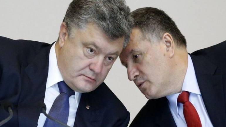 Очільник МВС назвав екс-президента України брехуном