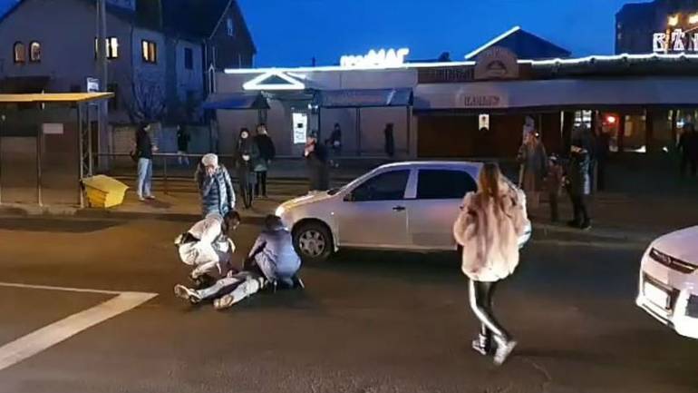 &laquo;Тільки вийшов на &laquo;зебру&raquo; та потрапив під колеса&raquo;: вінницька водійка збила хлопця