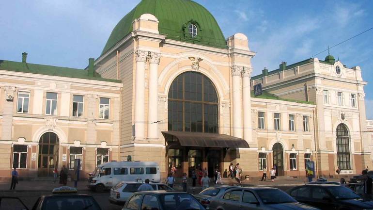 Неповнолітня вінничанка "замінувала" вокзал у Івано-Франківську