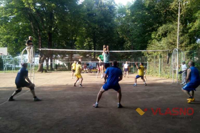 волейбольний турнір "Всі покоління в одній команді" фото