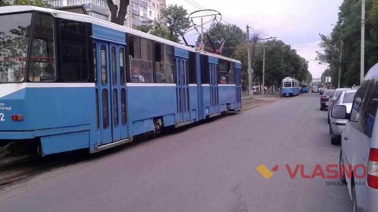 Уздовж липової алеї у Вінниці вишикувались трамваї