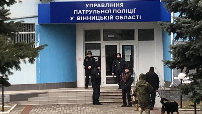 У приміщенні патрульної поліції Вінниччини шукали вибухівку