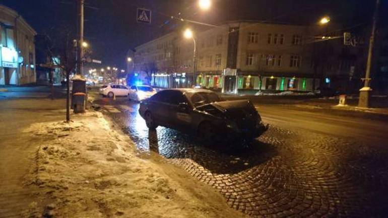 Нічна ДТП: у Вінниці водії не поділили Соборну