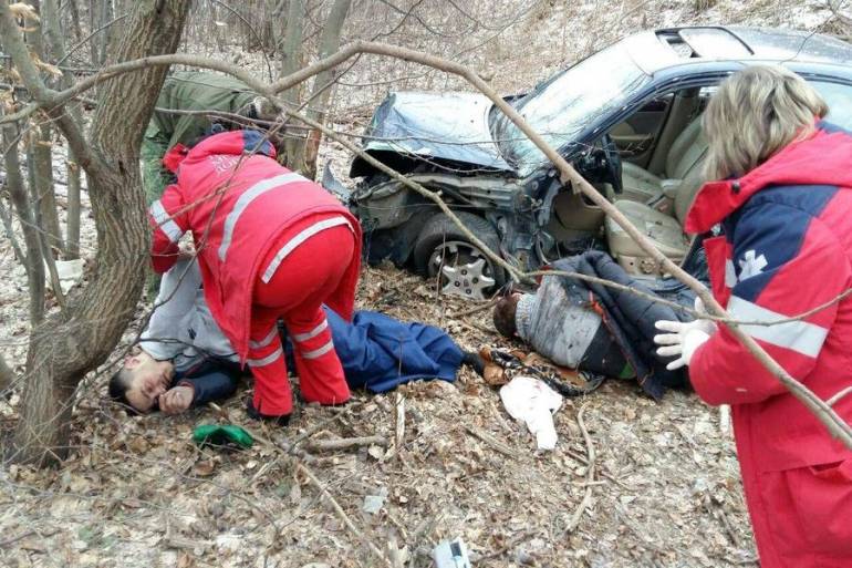 Аварія на Вінниччині: молоковоз зіткнувся з легковим авто