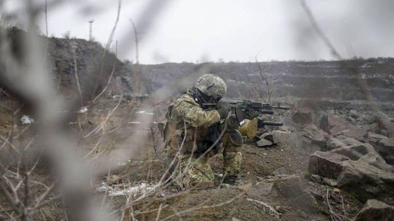 Доба в АТО: унаслідок обстрілу поранено військового