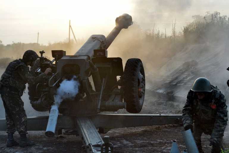 На Луганському напрямку супротивник вів вогонь з стрілецької зброї по Станиці Луганській.