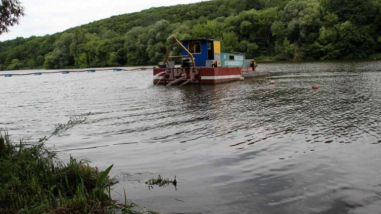 Для вінничан зарезервують воду під час очистки Південного Бугу