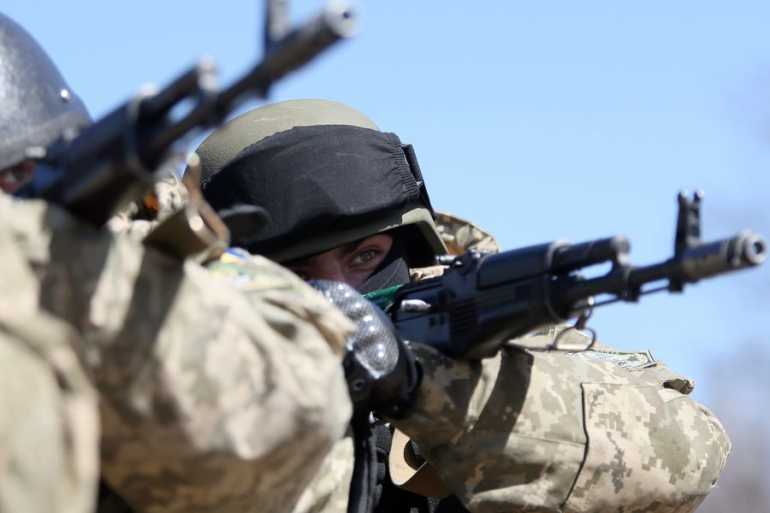 Доба в зоні АТО: 12 ворожих обстрілів, втрат серед бійців немає