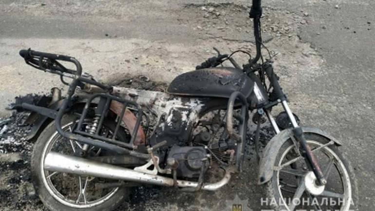 На Вінниччині під підозрюваним загорівся крадений байк