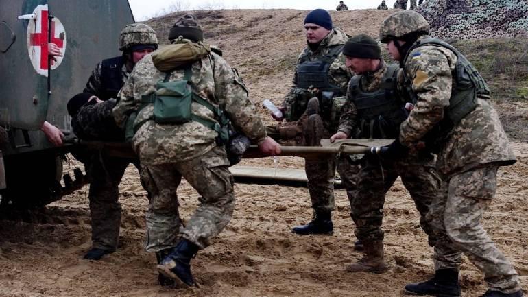 На Донбасі окупанти 5 разів обстріляли українських військових, двох поранено