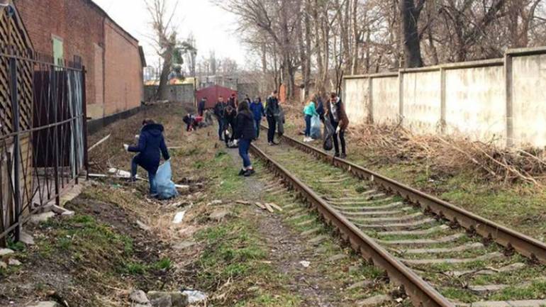 Вінницькі студенти прибрали зелені зони від сміття
