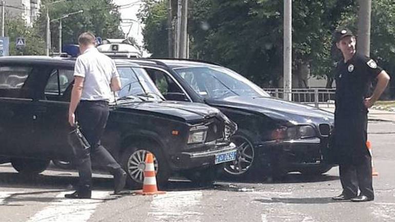 У Вінниці зіткнулись поліцейське авто та &laquo;євробляха&raquo;