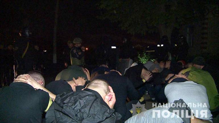 Поліція звільнила цілісно-майнового комплексу &laquo;Вінницький консервний завод&raquo;  від тітушок (ОНЛАЙН-ТРАНСЛЯЦІЯ)