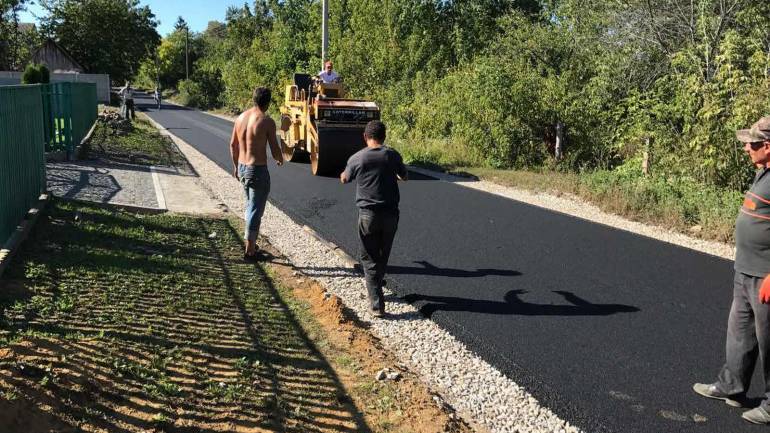На Вінниччині &laquo;толокою&raquo; відновлюють село