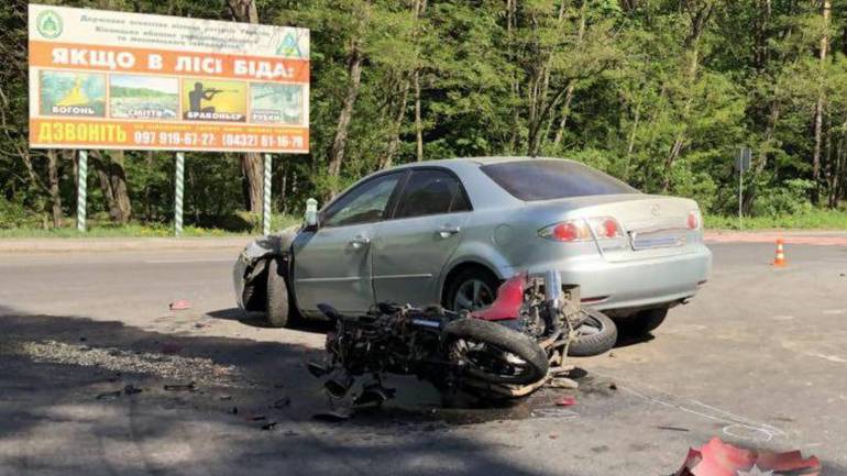 Поблизу Вінниці зіштовхнулися легковик і мотоцикл