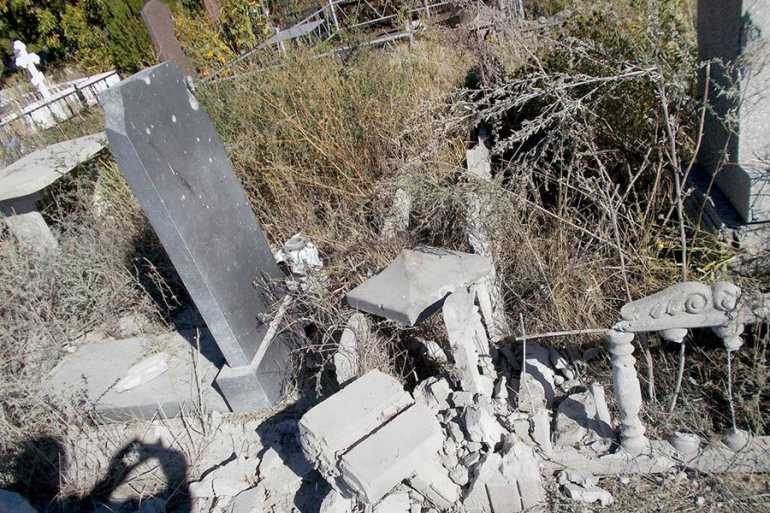 бойовики обстріляли цвинтар в Авдіївці фото