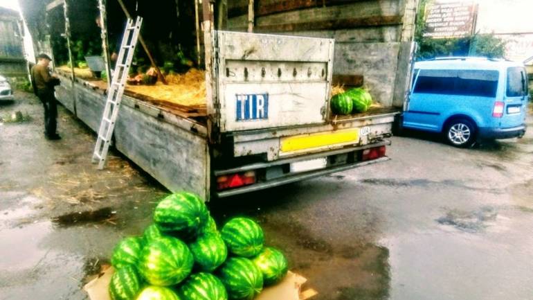 Вантажівка з кавунами: у Вінниці оштрафували продавця