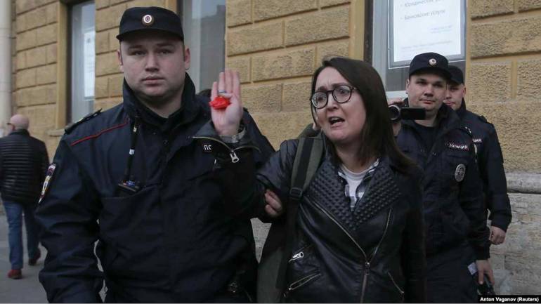 Вісім глибоких ножових поранень: у Росії вбили жінку, яка вважала Крим українським