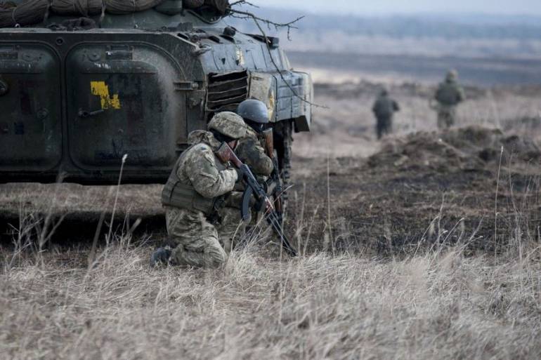 Ніч в АТО: бойовики б'ють з важких мінометів, троє поранених